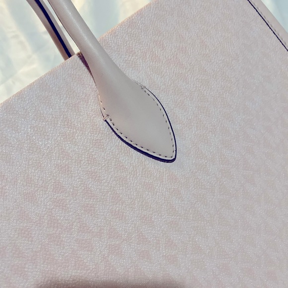 Micheal Kors Mirella Powder Blush Tote - Picture 4 of 15